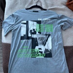 SHEIN Gray Short Sleeve Tee Modern Graphic Design